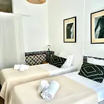 Sj1de - Two Connected In The Heart Of Baixa-rossio With Ac - Sleeps Up To 12 Guests!