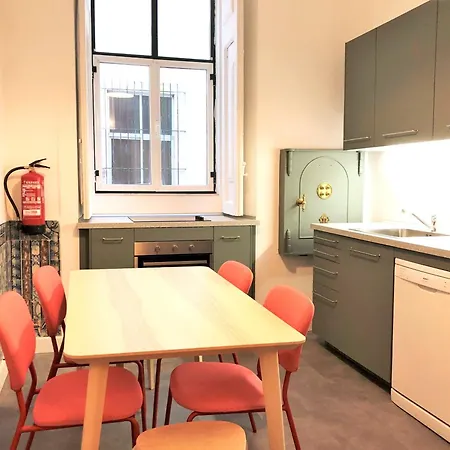 Sj1de - Two Connected In The Heart Of Baixa-rossio With Ac - Sleeps Up To 12 Guests!