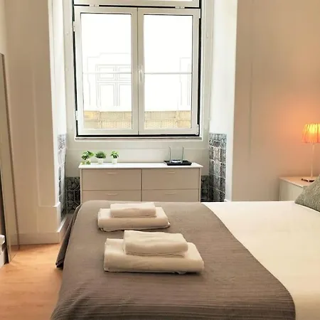 Sj1d+e Heart Of Baixa New A/c Spacious 2 Apts 5br2ba Apartment