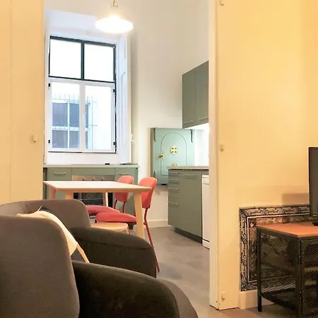Sj1d+e Heart Of Baixa New A/c Spacious 2 Apts 5br2ba *