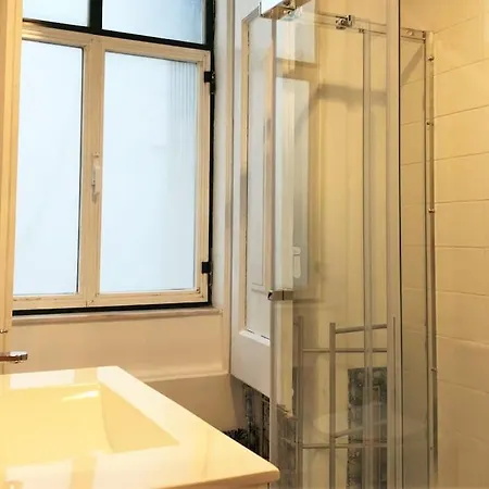 Sj1d+e Heart Of Baixa New A/c Spacious 2 Apts 5br2ba Apartment
